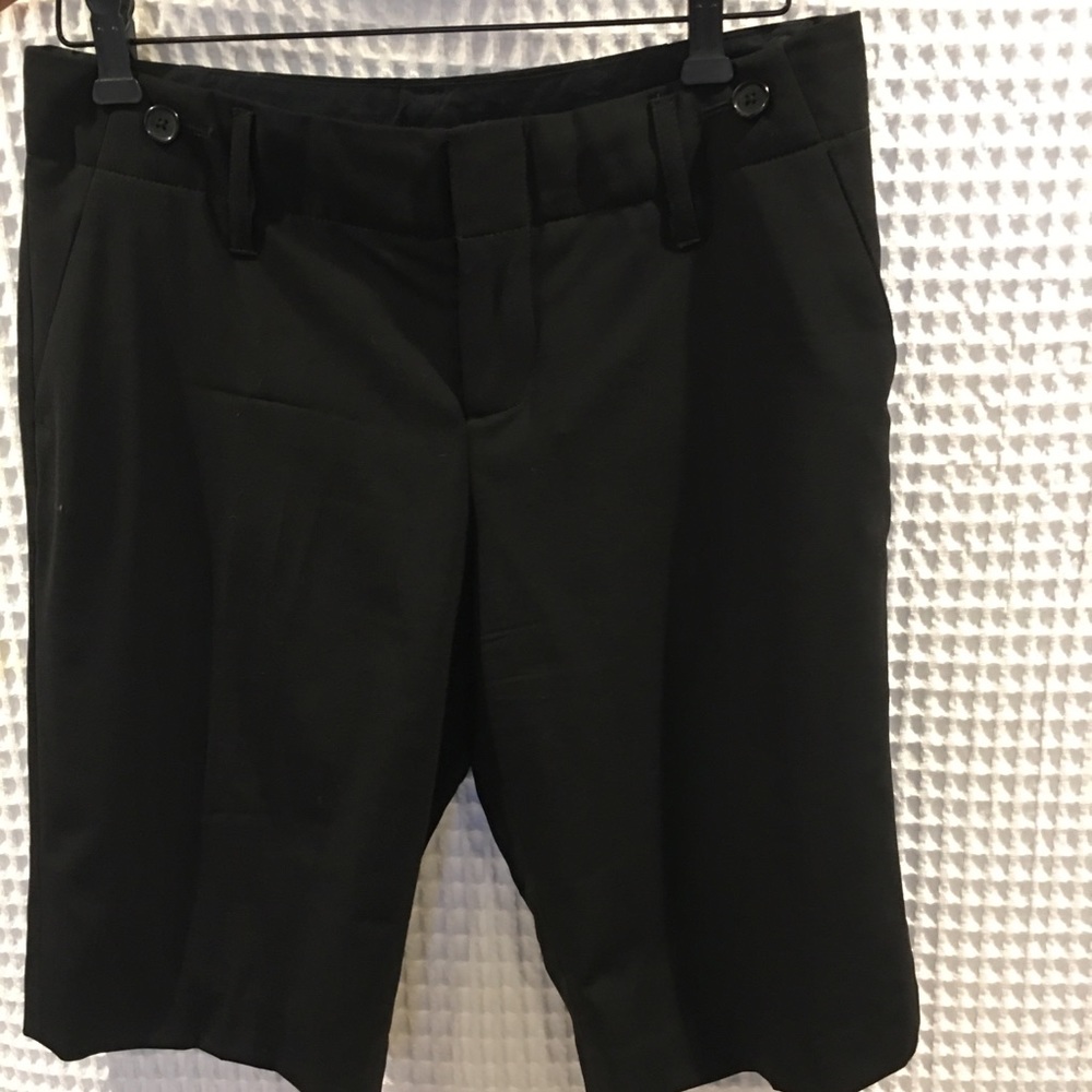 Like New Wool Bermuda trouser shorts. Fully lined.
